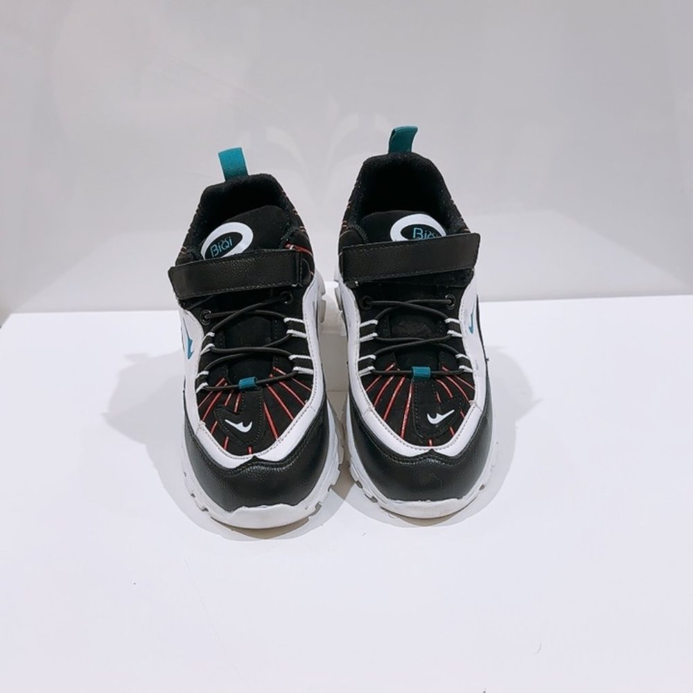 Boy's Black Sneaker:  Size: 3